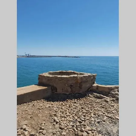 דירה 500 M De La Plage - Corniche *